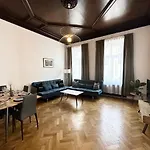 Hotel Columbia